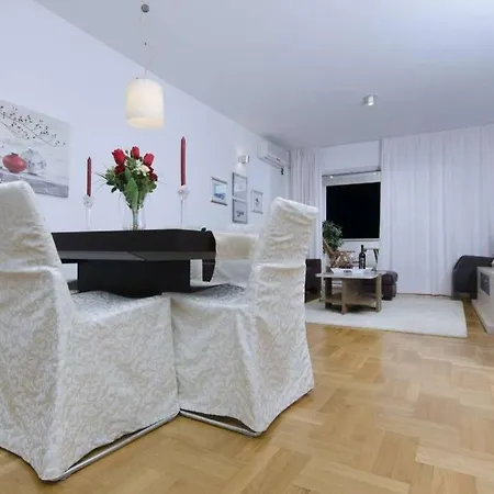 Rosy Apartment Makarska